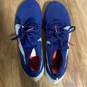 Nike 4% racing shoes size 7.5 (men’s) = 9 (women’s)